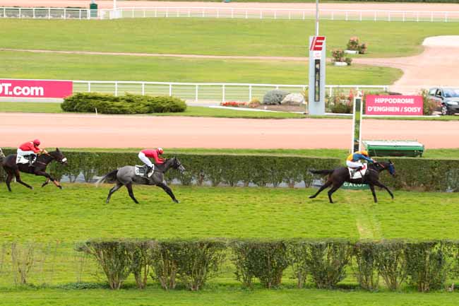 Photo d'arrivée de la course pmu PRIX LA TURBIE à ENGHIEN le Mercredi 2 novembre 2016