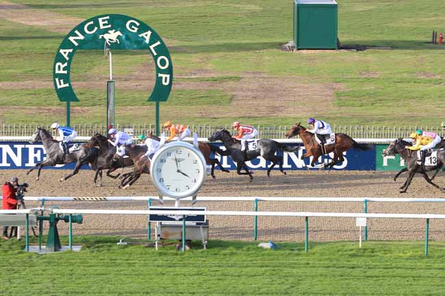 Photo d'arrivée de la course pmu PRIX DE LA FORET DE CARNELLE à CHANTILLY le Jeudi 3 novembre 2016