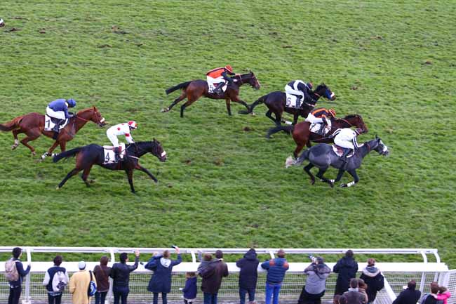 Photo d'arrivée de la course pmu PRIX MONDEVILLE à AUTEUIL le Dimanche 6 novembre 2016