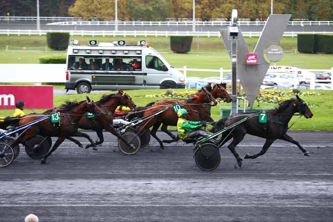 Photo d'arrivée de la course pmu PRIX D'AMIENS (GR A) à PARIS-VINCENNES le Lundi 7 novembre 2016