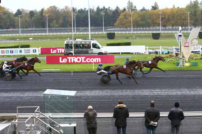 Photo d'arrivée de la course pmu PRIX D'AMIENS (GR B) à PARIS-VINCENNES le Lundi 7 novembre 2016