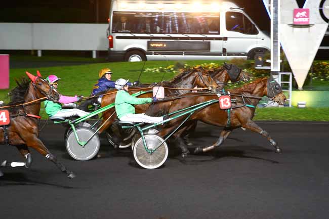 Photo d'arrivée de la course pmu PRIX LEDA à PARIS-VINCENNES le Mardi 8 novembre 2016