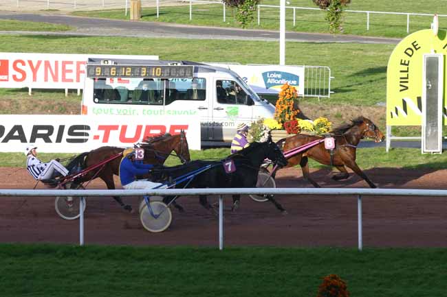 Photo d'arrivée de la course pmu GRAND PRIX DES VINS DE NANTES à NANTES le Mercredi 9 novembre 2016
