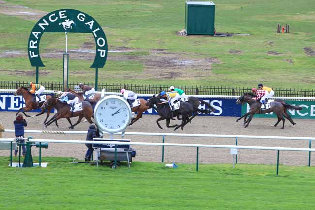 Photo d'arrivée de la course pmu PRIX DE L'ALLEE MASSINE à CHANTILLY le Mercredi 9 novembre 2016