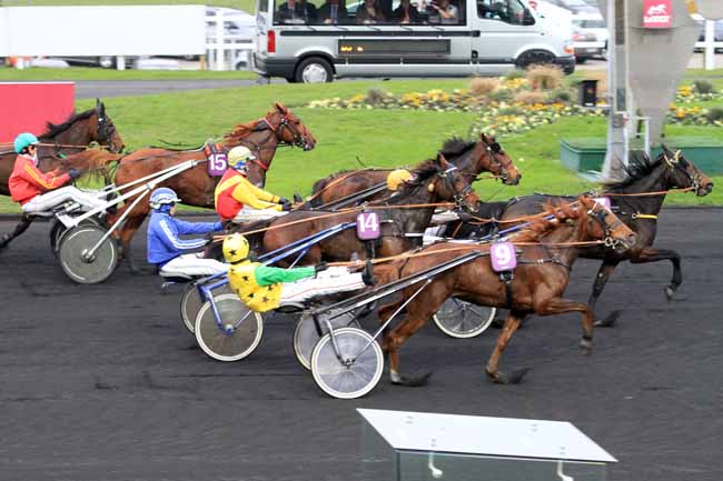 Photo d'arrivée de la course pmu PRIX DE COLOMBES à PARIS-VINCENNES le Lundi 14 novembre 2016