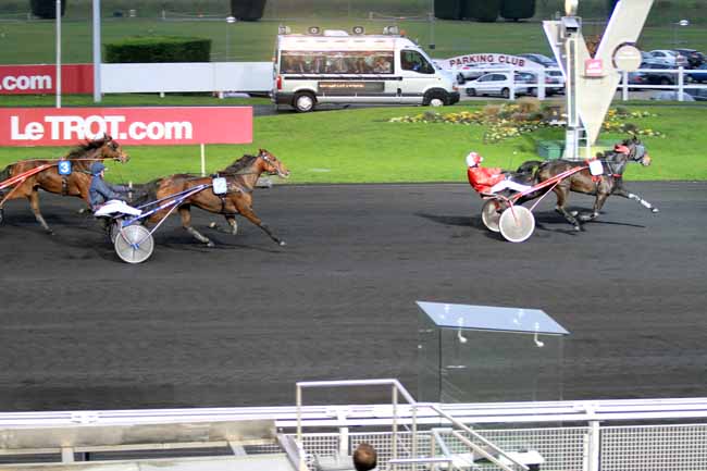 Photo d'arrivée de la course pmu PRIX DE BEAUVAIS à PARIS-VINCENNES le Lundi 14 novembre 2016