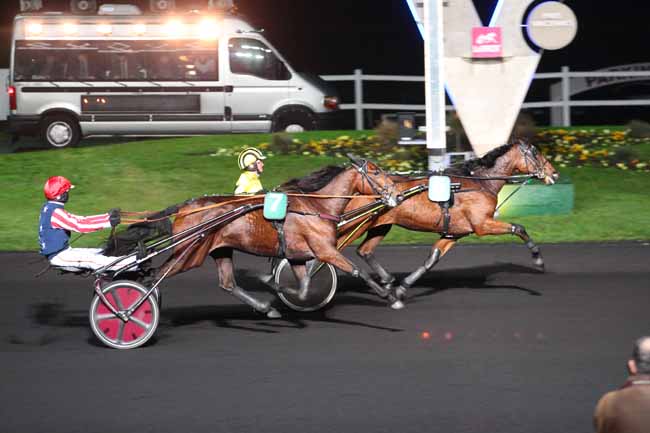 Photo d'arrivée de la course pmu PRIX GYPTIS à PARIS-VINCENNES le Mardi 15 novembre 2016
