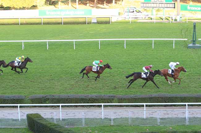 Photo d'arrivée de la course pmu PRIX DE LA VALLEE DE LA BIEVRE à SAINT-CLOUD le Vendredi 18 novembre 2016