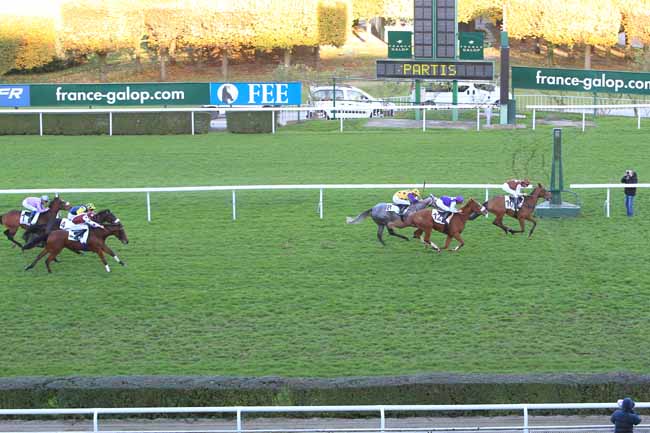 Photo d'arrivée de la course pmu PRIX DE LA VALLEE DE L'YVETTE à SAINT-CLOUD le Vendredi 18 novembre 2016