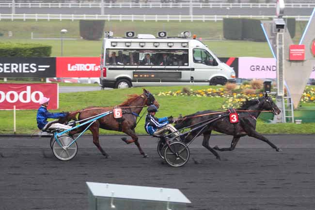 Photo d'arrivée de la course pmu PRIX DE BOISSY-SAINT-LEGER à PARIS-VINCENNES le Dimanche 20 novembre 2016