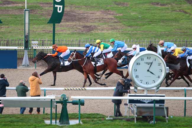 Photo d'arrivée de la course pmu PRIX DE LA FORET DE L'ISLE-ADAM à CHANTILLY le Mardi 22 novembre 2016