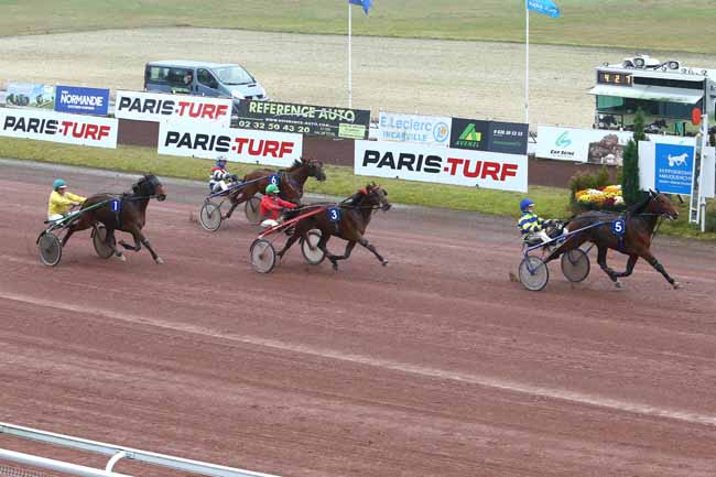 Photo d'arrivée de la course pmu PRIX MAURICE DE FOLLEVILLE à MAUQUENCHY le Mercredi 23 novembre 2016
