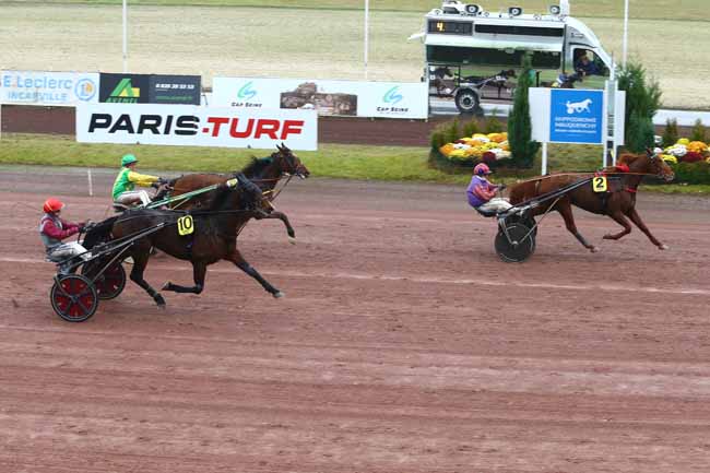 Photo d'arrivée de la course pmu GRAND NATIONAL DU TROT PARIS-TURF à MAUQUENCHY le Mercredi 23 novembre 2016
