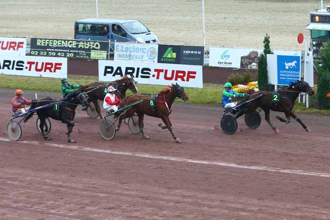 Photo d'arrivée de la course pmu PRIX DU CONSEIL REGIONAL DE NORMANDIE à MAUQUENCHY le Mercredi 23 novembre 2016