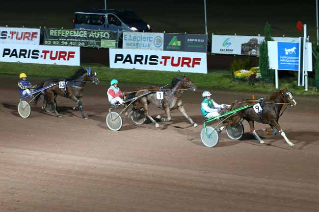 Photo d'arrivée de la course pmu PRIX DU COMITE REGIONAL DU TROT (GR B) à MAUQUENCHY le Mercredi 23 novembre 2016