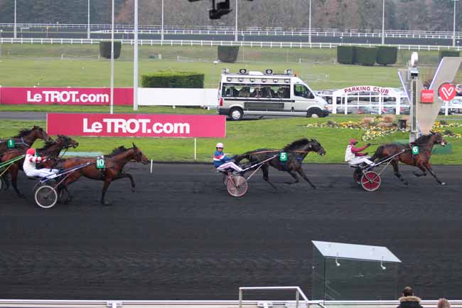 Photo d'arrivée de la course pmu PRIX DE CHENONCEAUX à PARIS-VINCENNES le Samedi 26 novembre 2016
