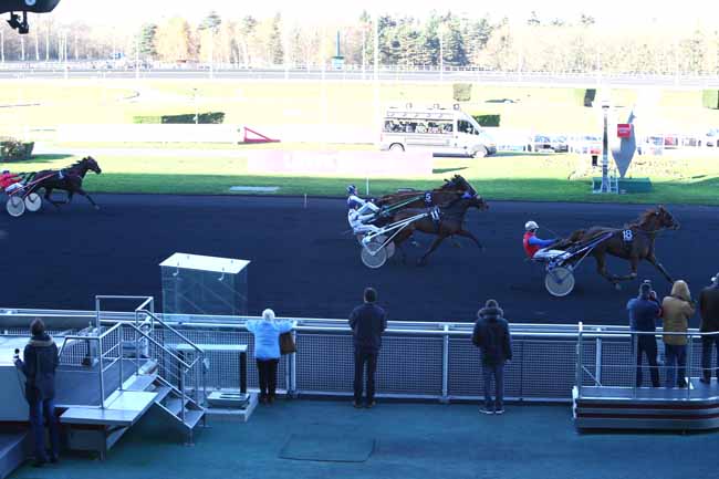 Photo d'arrivée de la course pmu PRIX DE MESLAY-DU-MAINE à PARIS-VINCENNES le Lundi 28 novembre 2016