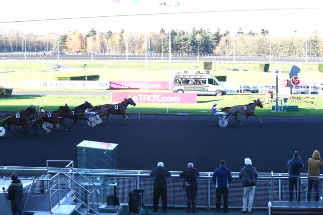 Photo d'arrivée de la course pmu PRIX DE VAUMAS à PARIS-VINCENNES le Lundi 28 novembre 2016