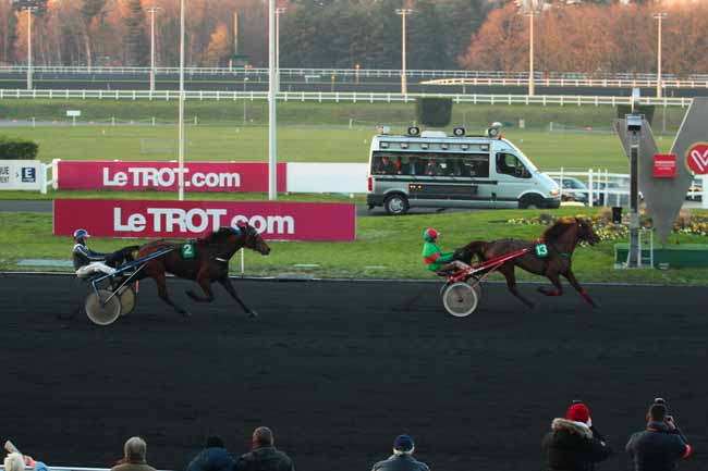 Photo d'arrivée de la course pmu PRIX DE BOUVILLE à PARIS-VINCENNES le Mercredi 30 novembre 2016