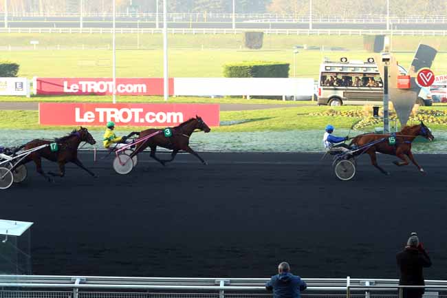 Photo d'arrivée de la course pmu PRIX DE BEAUVOIR à PARIS-VINCENNES le Jeudi 1 décembre 2016