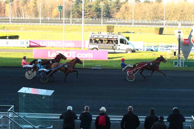 Photo d'arrivée de la course pmu PRIX DE BETHUNE à PARIS-VINCENNES le Samedi 3 décembre 2016