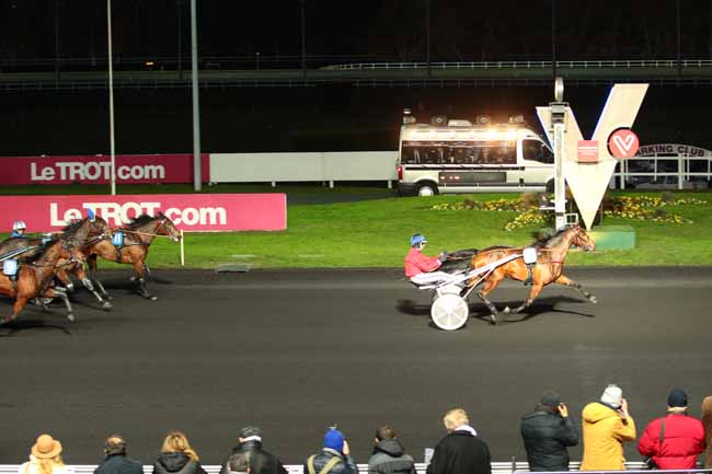 Photo d'arrivée de la course pmu PRIX VOURASIE à PARIS-VINCENNES le Samedi 3 décembre 2016