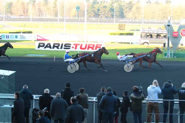 Photo d'arrivée de la course pmu MASTERS GRAND NATIONAL DES AMATEURS à PARIS-VINCENNES le Dimanche 4 décembre 2016