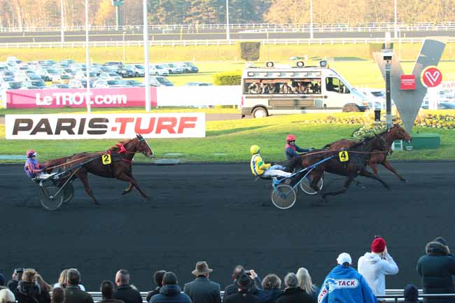 Photo d'arrivée de la course pmu MASTERS GRAND NATIONAL DU TROT PARIS-TURF à PARIS-VINCENNES le Dimanche 4 décembre 2016