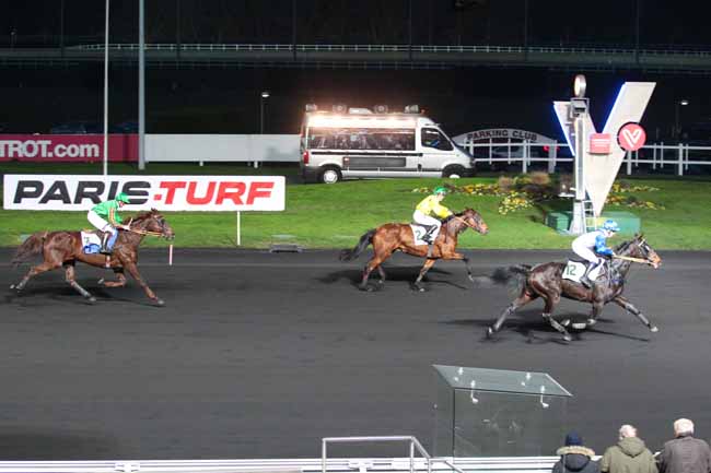 Photo d'arrivée de la course pmu MASTERS GRAND NATIONAL DES JOCKEYS à PARIS-VINCENNES le Dimanche 4 décembre 2016