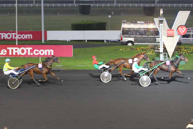 Photo d'arrivée de la course pmu PRIX D'HOSSEGOR à PARIS-VINCENNES le Lundi 5 décembre 2016