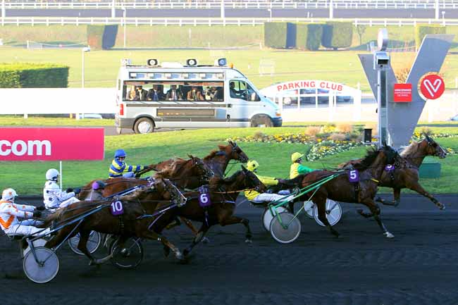 Photo d'arrivée de la course pmu PRIX DE QUINCY-SOUS-SENART à PARIS-VINCENNES le Mardi 6 décembre 2016