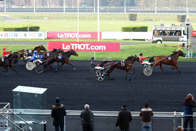 Photo d'arrivée de la course pmu PRIX DE LA VILLE DE ROYAN à PARIS-VINCENNES le Mercredi 7 décembre 2016