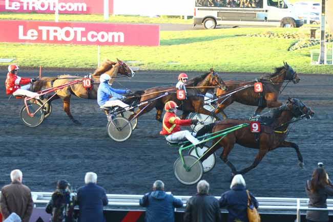 Photo d'arrivée de la course pmu PRIX DE SAINT-AUBIN-LES-ELBEUF à PARIS-VINCENNES le Jeudi 8 décembre 2016