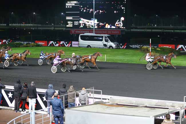 Photo d'arrivée de la course pmu PRIX VESTA à PARIS-VINCENNES le Vendredi 9 décembre 2016