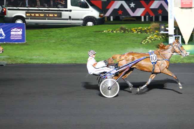 Photo d'arrivée de la course pmu PRIX UNITAS à PARIS-VINCENNES le Vendredi 9 décembre 2016