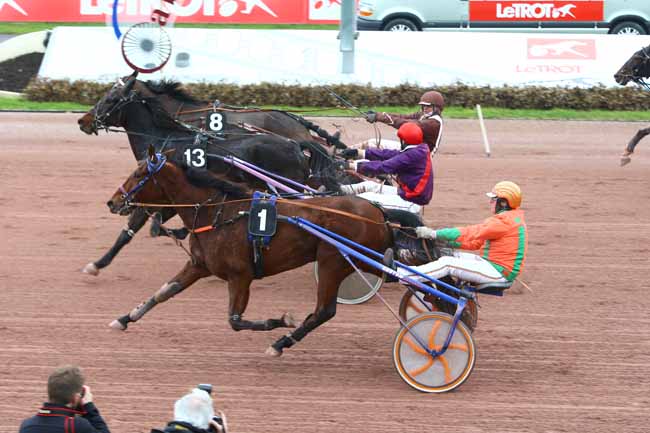Photo d'arrivée de la course pmu PRIX DES MARJOLAINES (GR A) à CABOURG le Mardi 13 décembre 2016