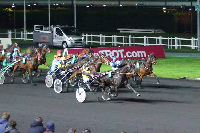 Photo d'arrivée de la course pmu PRIX EUNOMIA à PARIS-VINCENNES le Mardi 13 décembre 2016