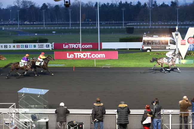 Photo d'arrivée de la course pmu PRIX DU SAP à PARIS-VINCENNES le Mercredi 14 décembre 2016