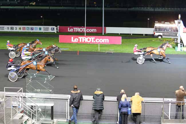 Photo d'arrivée de la course pmu PRIX DE CHAMBLY à PARIS-VINCENNES le Mercredi 14 décembre 2016