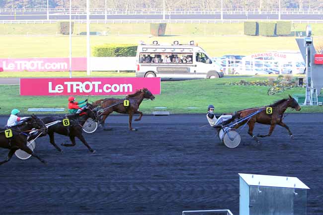 Photo d'arrivée de la course pmu PRIX DE PARTHENAY à PARIS-VINCENNES le Jeudi 15 décembre 2016