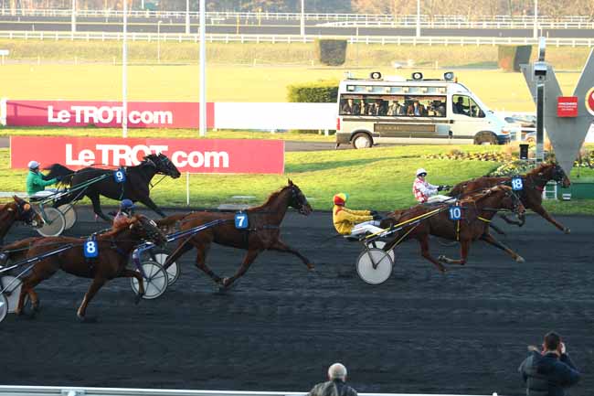 Photo d'arrivée de la course pmu PRIX DE FERRIERES à PARIS-VINCENNES le Jeudi 15 décembre 2016