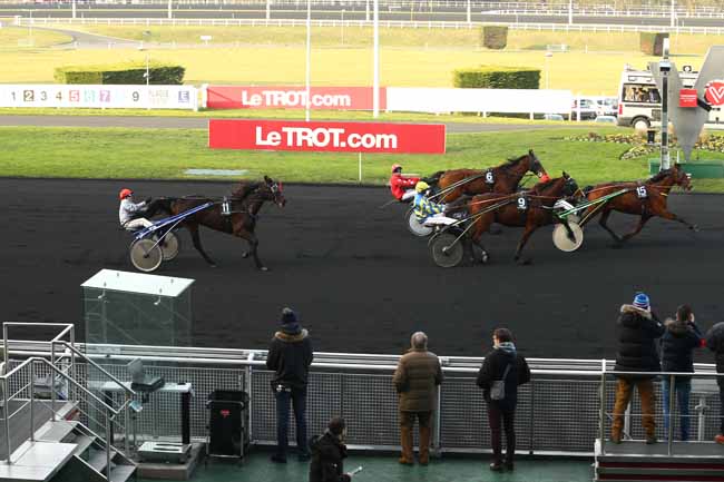 Photo d'arrivée de la course pmu PRIX DE LA TREMBLADE à PARIS-VINCENNES le Mardi 20 décembre 2016