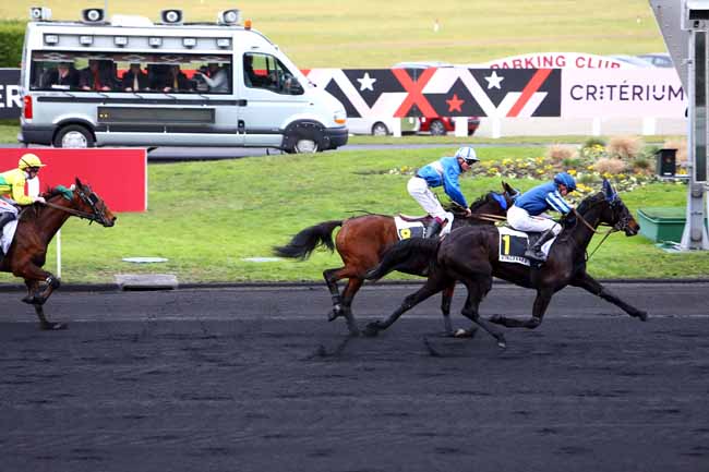 Photo d'arrivée de la course pmu PRIX JULES LEMONNIER à PARIS-VINCENNES le Samedi 24 décembre 2016