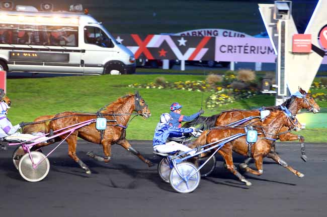 Photo d'arrivée de la course pmu PRIX DE FOUGERES à PARIS-VINCENNES le Samedi 24 décembre 2016