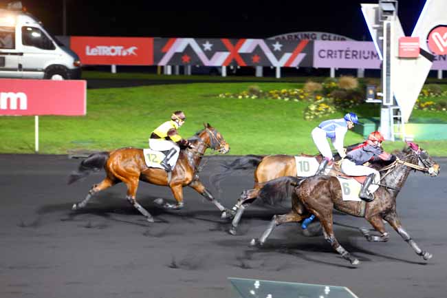 Photo d'arrivée de la course pmu PRIX DE FLERS à PARIS-VINCENNES le Samedi 24 décembre 2016