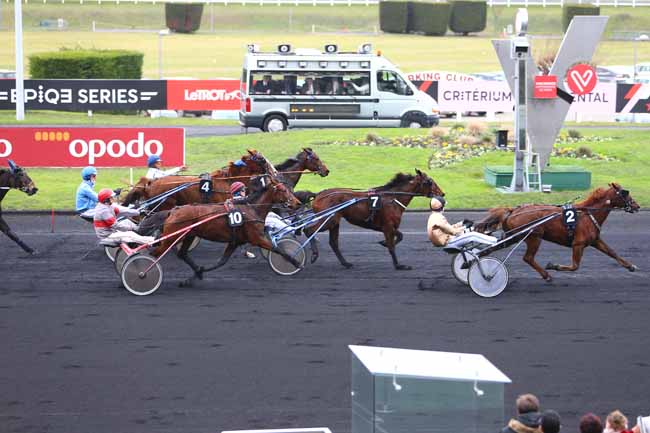 Photo d'arrivée de la course pmu PRIX D'EVREUX à PARIS-VINCENNES le Dimanche 25 décembre 2016