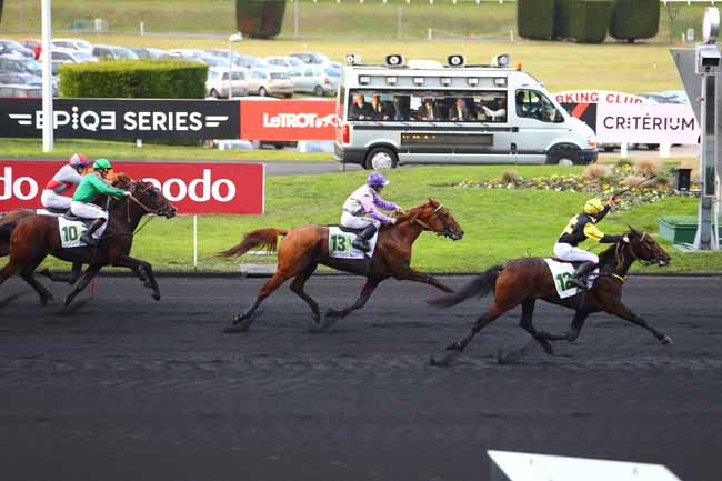Photo d'arrivée de la course pmu PRIX DE VINCENNES à PARIS-VINCENNES le Dimanche 25 décembre 2016