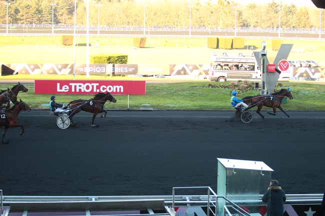 Photo d'arrivée de la course pmu PRIX DES BEGONIAS à PARIS-VINCENNES le Mardi 27 décembre 2016