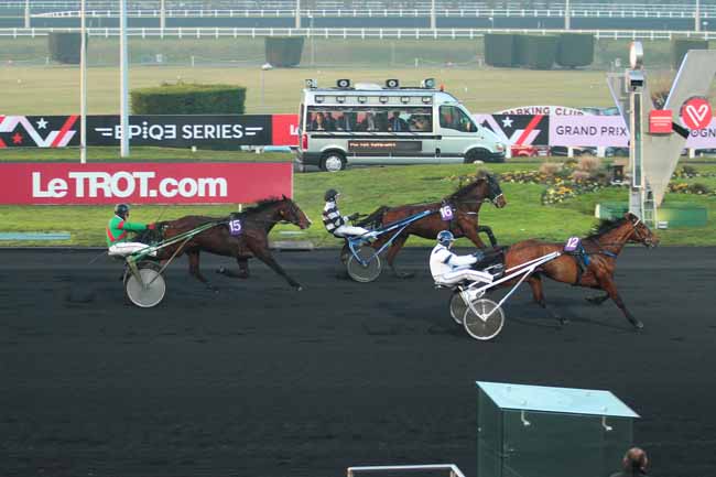 Photo d'arrivée de la course pmu PRIX DE BRASSAC-LES-MINES (GR B) à PARIS-VINCENNES le Jeudi 29 décembre 2016