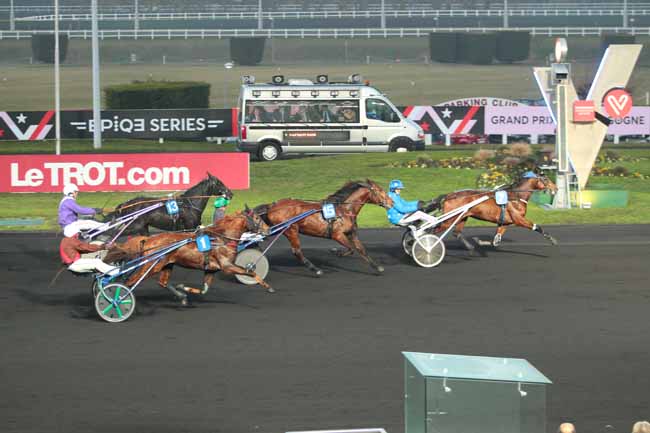 Photo d'arrivée de la course pmu PRIX DU MELE-SUR-SARTHE à PARIS-VINCENNES le Jeudi 29 décembre 2016